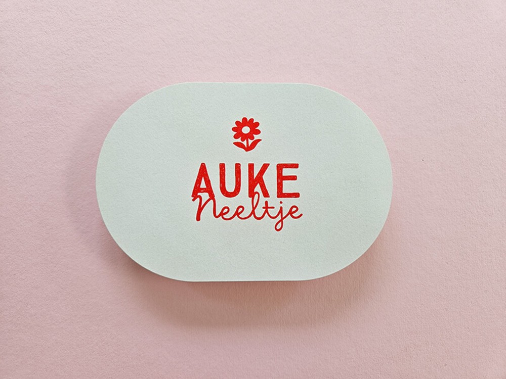 Geboortekaartje ovaal kleurrijk bloem Auke