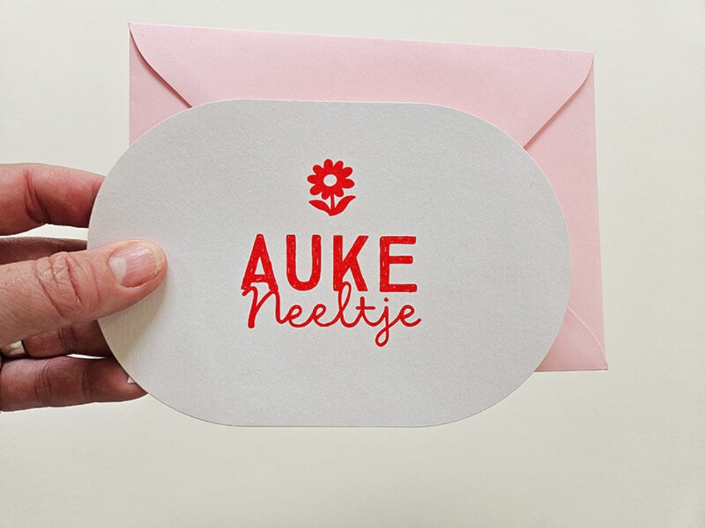 Geboortekaartje ovaal kleurrijk bloem Auke