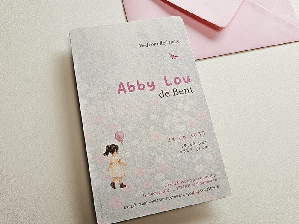Zomers geboortekaartje in een bloemenveld Abby