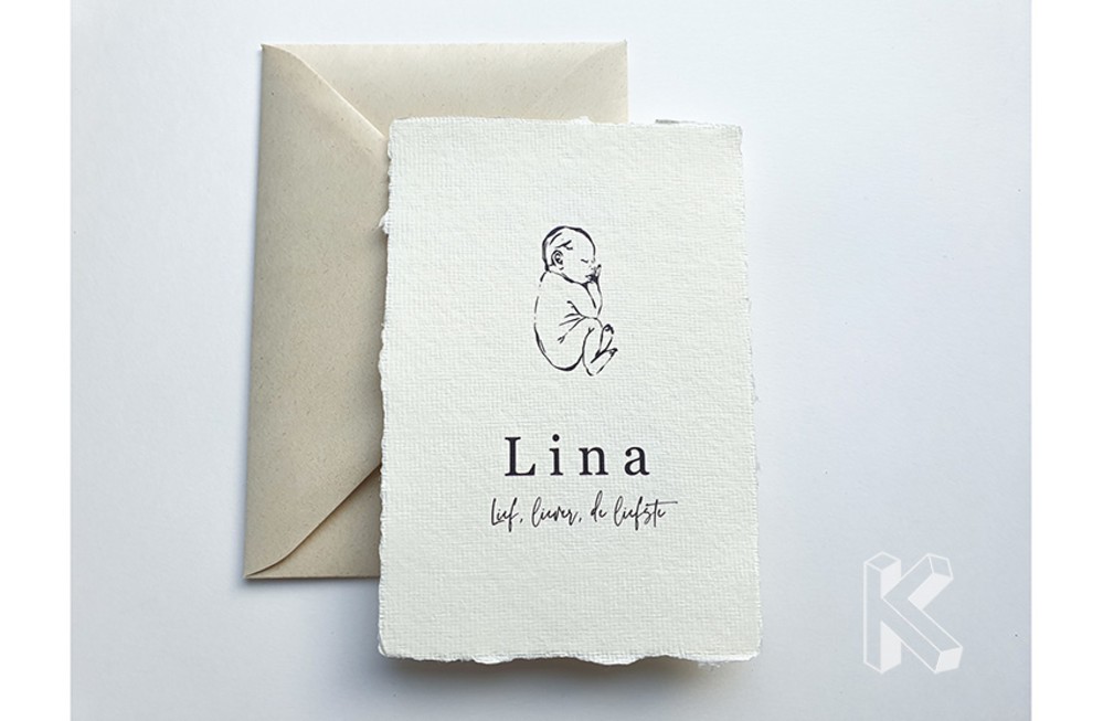 Newborn op geschept papier Lina