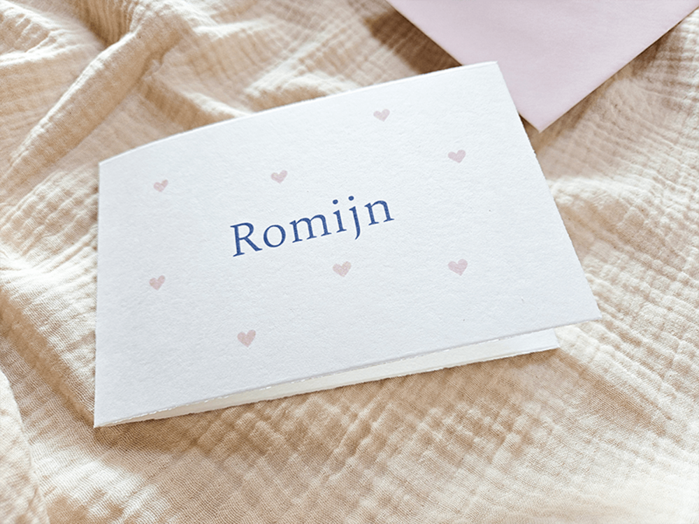 Klassiek geboortekaartje Romijn met lieve hartjes