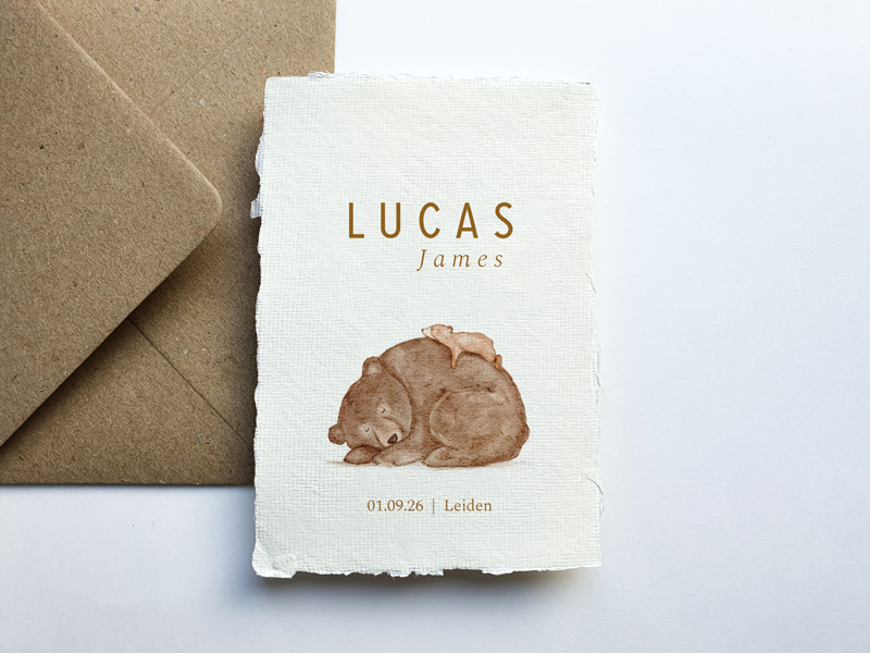 Handgeschept papier met handgetekende illustraties en aquareltekeningen